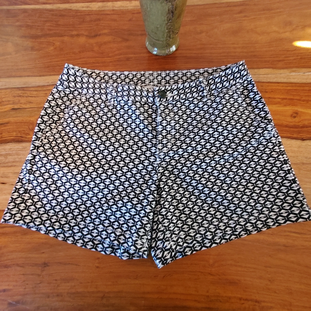 a.n.a Black and White Shorts SZ-6